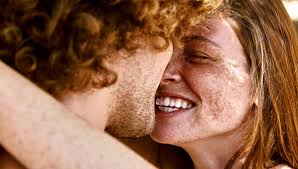 Ich mag dich. auch ein ich hab dich lieb geht noch recht leicht über die lippen. Was Bedeutet Ich Liebe Dich Und Wie Oft Sollte Man Es Sagen Glamour