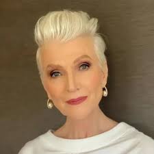 Evelina Santiago's Instagram, Twitter & Facebook