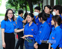 Lãnh đạo Tỉnh đoàn thăm, động viên các đội tình nguyện Tiếp sức mùa thi