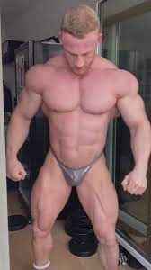 Hot muscle man showing his body - ThisVid.com