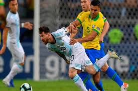 أمريكا الجنوبية ،يستضيف صاحب المركز الثانى فى التصفيات منتخب الارجنتين يستقبل منتخب تشيلى اليوم على بطاقة مباراة الأرجنتين وتشيلي. ØªØ£Ø¬ÙŠÙ„ Ø¬ÙˆÙ„ØªÙŠÙ† Ù…Ù† ØªØµÙÙŠØ§Øª Ø£Ù…Ø±ÙŠÙƒØ§ Ø§Ù„Ø¬Ù†ÙˆØ¨ÙŠØ© Ù„ÙƒØ£Ø³ Ø§Ù„Ø¹Ø§Ù„Ù… ÙŠÙ„Ø§ÙƒÙˆØ±Ø©