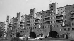 Wiener gemeindebezirk döbling, die von 1927 bis 1930 nach plänen des architekten karl ehn errichtet wurde. Datei Karl Marx Hof Jpg Wien Geschichte Wiki