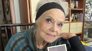 Denise Robin: dalla sartoria di Coco Chanel a una nuova vita a Marina di  Massa