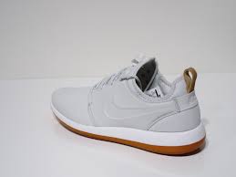 Ursprünglich im jahr 2012 veröffentlicht, ist der roshe run seit jeher ein fester liebling. Nike Roshe Two Leather Premium Fur Herren In Weiss Footworx Online Store Sneakers Casual Streetwear