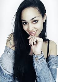 One more for now , My Sexy Vampire as she wrks thru the darkness 🦇🖤👿🔥💜 