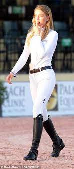 Select from premium jessica springsteen equestrian of the highest quality. Eve Jobs And Jessica Springsteen Are Equestrian Chic Equestrian Outfits Equestrian Chic Laurene Powell Jobs