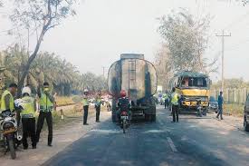 Furnitur ini sangat cocok diletakkan di taman karena tahan dari tetesan air hujan dan sinar matahari, berbeda dengan furnitur dari kulit. Sehari 2 Kecelakaan Hebat Terjadi