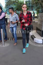 Checkered Shirt Kareena Sports Shoes Bollywood Fashion Casual Outfits Indian Designer Wear Looking for bollywood, hollywood or kollywood tallest actress here's is the list of tallest actresses in the world.