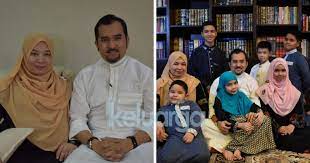Ketua pergerakan pemuda umno malaysia, umno youth chief, former islamic banker, academician and researcher. Asyraf Wajdi Isteri Sambung Legasi Keluarga Praktis Quran Time Maghrib Dan Isyak Dalam Didik Anak Anak Keluarga
