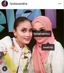 Bagaimanapun, perkara tersebut bukan sahaja menimbulkan tanda tanya kepada peminat malah pengarah drama tersebut memuji keserasian. Fasha Sandha Beri Hint Neelofa Dan Fattah Amin Bercinta