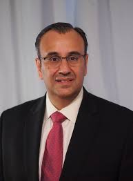 Innovative bee delivery tech helps strawberries fight botrytis