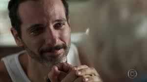 Mamede tem uma crise e Ali tenta conter o choro