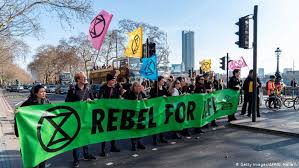 Extinction rebellion's new fashion act now campaign has released an open letter to the fashion industry, calling on it to remember promises made during the pandemic. Extinction Rebellion The Activists Risking Prison To Save The Planet Global Ideas Dw 15 04 2019
