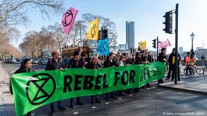 When extinction rebellion gets in rupert murdoch's way for a couple of hours, suddenly the media giants, boris and priti are all singing from the same song book, said gathercole lam. Extinction Rebellion The Activists Risking Prison To Save The Planet Global Ideas Dw 15 04 2019