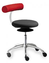 Daher ist er besonders belastbar mit einem bezug von bis zu 500.000 scheuertouren. Ergonomischer Rollhocker Loffler Aogo Mit Ergotop Technologie Pape Rohde Buroeinrichtungen