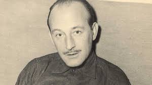 Aterrizamos en el irónico y 'Pequeño planeta', de Mingote