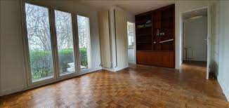 It allegedly referred to charlemagne's legendary banner the oriflamme, which was also known as the montjoie (old french: A Vendre Appartement St Denis 3 Piece S 48 55 M2