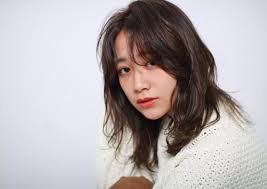 うざバングで色っぽさ なおフェロヘアに 魅惑大人女子に変身 hair ヘア アイディア 前髪 スタイル ミディアムヘア