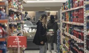 Τα σούπερ μάρκετ έχουν τη δυνατότητα σήμερα να ανοίξουν το υπόλοιπο λιανεμπόριο για σήμερα, μεγάλη παρασκευή, μπορεί να λειτουργήσει, προαιρετικά, από τη 1:00 το μεσημέρι μέχρι τις 7:00 το. Soyper Market Katasthmata To Wrario Leitoyrgias Gia Shmera Pote 8a Einai Kleista