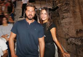 Καλά καλά δεν τελείωσε το bachelor και στον alpha ετοιμάζονται πυρετωδώς για το bachelor 2, θέλοντας να εκμεταλλευτούν την απήχηση που είχε στο κοινό. Nasos Papargyropoylos Zeygari Me Survivor Sympaiktria Toy Yourtipster Gr