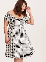 Black And White Gingham Dress Plus Size All The Gingham Dresses To Buy While You Still Have Summer Weekends Daily Fashion Outfits Chic Summer Outfits Fashion