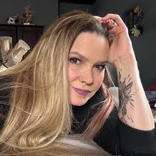 Does Bibbity Bobbity Boutique do the long braids or is that just the 3rd  party companies? I mainly see the little buns from BBB so I'm interested in  what other hair options