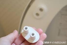 トイレ 便座裏の黄ばみの取り方 ゴムや溝の汚れをすっきり落とす掃除術 2021 トイレ 便座 掃除 便座