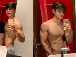 Matheus Farias Posta Foto De Pau Duro E Só De Cueca. » FAMOSOS NUS -  BANANASFAMOSAS