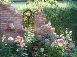 Gartenruine Backstein Ahnliche Tolle Projekte Und Ideen Wie Im Bild Vorgestellt Findest Du Auch In Unserem Magazin Wir Freuen Garten Garten Deko Garten Ideen