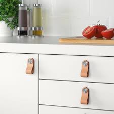 Osternas Poignee Cuir Cuir Tanne 65 Mm En 2020 Avec Images Meuble De Cuisine Ikea Ikea Placard Cuisine Ikea