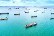 Por qué se está acumulando el petróleo en el mar cuando hay escasez de crudo en tierra