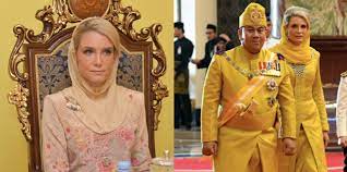 Cik puan sofie louise johansson (born 6 june 1986) is the royal consort of dr. Dipuji Sering Hadiri Acara Rakyat Kenali Cik Puan Sofie Louise Johansson Isteri Tengku Mahkota Kelantan