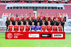 Natürlich lässt sich der norwegische superstürmer diese chance nicht nehmen, führt den foulstrafstoß selbst aus und verwandelt mit dem linken fuß entschlossen unten. Fortuna Dusseldorf 1895 U16 Und U18 Gewinnen Ihre Ligaspiele