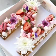 Adi Klinghofer Est La Reine Des Gateaux D Anniversaire Sur Instagram Gateau En Chiffre Gateau Anniversaire Idee Gateau
