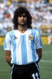 Yo no se si messi sería tan bueno en otro equipo que no fuese el barcelona. Mario Kempes Zdjecia Imago In 2021 Mario Kempes Football Shirts Legends Football