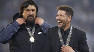 Según publica el diario as, el mono burgos llamó ayer al colegiado delgado ferreiro para pedirle disculpas. Fuentes German Mono Burgos Deja Al Atletico De Madrid Nelson Vivas Lo Reemplazara Como Auxiliar