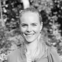 Christine Frantz's Instagram, Twitter & Facebook