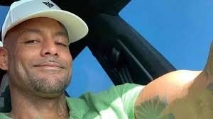 Booba va contaminer ses fans avec la folie du clip "Variant" !