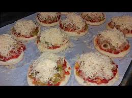ميني بيتزا لفطور رمضان بعجينة نيدو الهشة سهلة وسريعة التحضير youtube food breakfast muffin