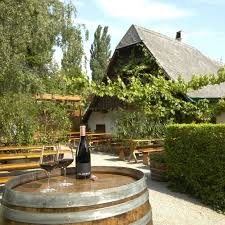 5 Coole Heurige Die Ihr Besuchen Musst Wienerin Heuriger Urlaub Bayern Das Abenteuer Wartet