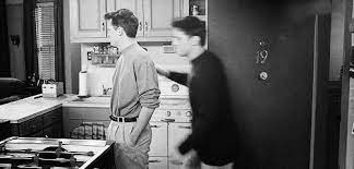 A spoilt rachel or a womanising joey? Friends Gifs Joey Chandler Wattpad