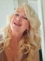 Hippie community sharing stories