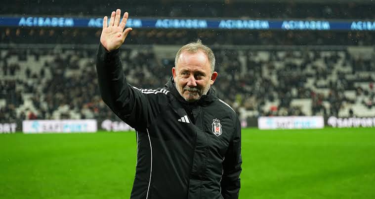 Sergen Yalçın: "Burası taraftarın istediği takım haline gelecek ama biraz bekleyin" İhlas Haber Ajansı