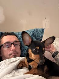 This is certainly unusual, very endearing🐾