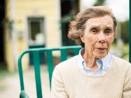 Betsy Pratt's Instagram, Twitter & Facebook