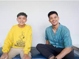 Hồ văn cường liên tiếp có những động thái đáng chú ý giữa lùm xùm với phi nhung. Ho Van Cuong 16 Years Old Taught Trong Hieu To Sing And Graduate