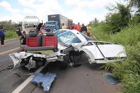 Resultado de imagem para CARROS DE LUXOS SE ENVOLVEM EM ACIDENTE NO PIAUI[