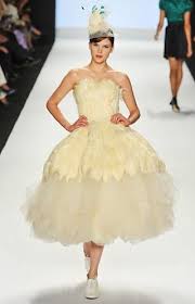 Kenley Collins Feathered Wedding Dress I Loved This Dress Even Tho I Alexander Mcqueen Wedding Dresses Extravagant Wedding Dresses Wedding Dress With Feathers