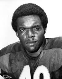 What is the birth date of the former Bears player?