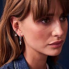 Sif Jakobs Luna hoop charm i forgyldt med multifarvet sten